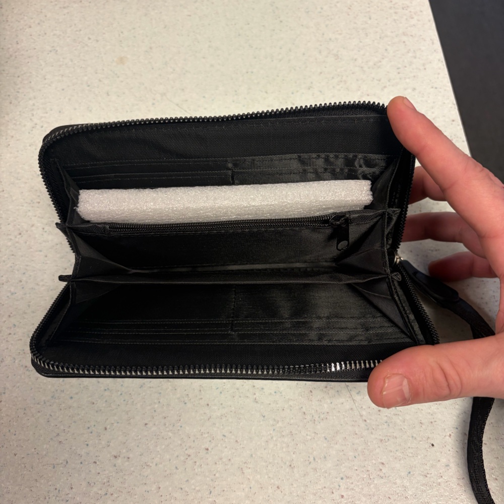 Women’s Ed Hardy Wallet - Picture 3 of 3